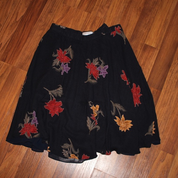 Floral skirt - Picture 1 of 3
